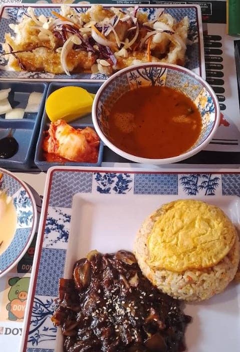 Tangsuyuk, fried rice and spicy soup at DOYA District 1
