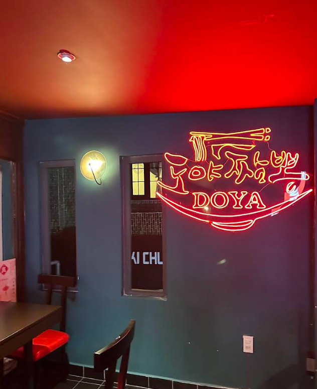 ホーチミン1区 DOYA JJAMBBONG の店内ネオン席